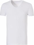 Wit t-shirt met V-hals en korte mouwen, recht model.