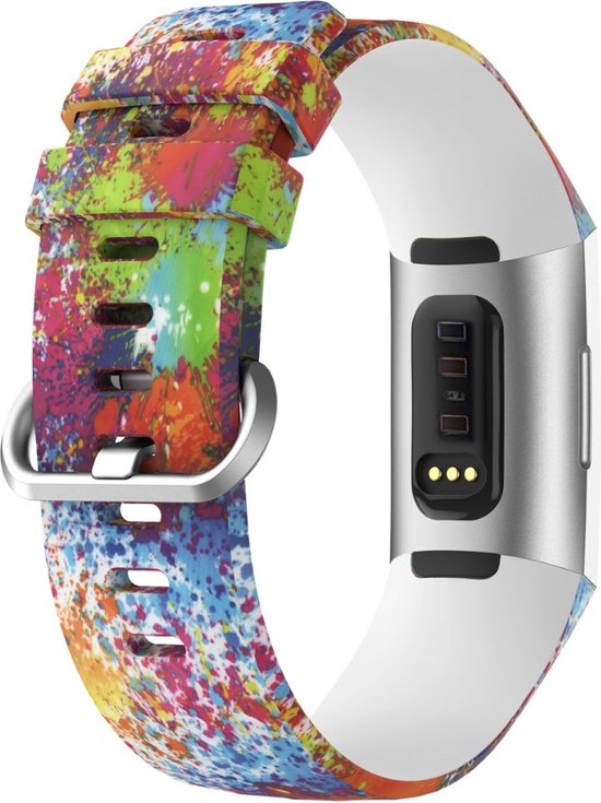 Achterkant van een smartwatch met een bandje in graffiti-spuitverfpatroon en zilverkleurige sluiting.
