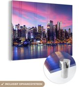 MuchoWow® Glasschilderij 80x60 cm - Schilderij acrylglas - Skyline - Water - Roze - New York - Foto op glas - Schilderijen