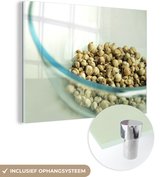 MuchoWow® Glasschilderij 80x60 cm - Schilderij acrylglas - Scherpe kardemom zaden in een doorzichtige kom - Foto op glas - Schilderijen