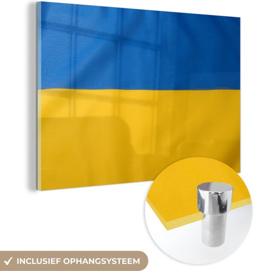 Gros plan du drapeau de l'Ukraine en plexiglas 60x40 cm - Tirage photo sur Glas (décoration murale en plexiglas)