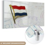 MuchoWow® Glasschilderij 160x80 cm - Schilderij acrylglas - Speld van de Nederlandse vlag - Foto op glas - Schilderijen