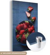 MuchoWow® Glasschilderij 20x30 cm - Schilderij acrylglas - Eten - Fruit - Aardbei - Foto op glas - Schilderijen