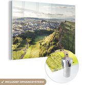 MuchoWow® Glasschilderij 120x80 cm - Schilderij acrylglas - Berg - Stad - Edinburgh - Foto op glas - Schilderijen
