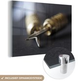 MuchoWow® Glasschilderij 120x80 cm - Schilderij acrylglas - Dartpijlen - Foto op glas - Schilderijen