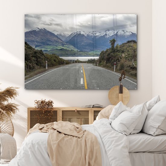 Highway at Lake Wanaka in New Zealand Plexiglass 180x120 cm - Tirage photo sur Glas (décoration murale en plexiglas) XXL / Groot format!