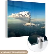 MuchoWow® Glasschilderij 40x30 cm - Schilderij acrylglas - Rook uit de stratovulkaan Etna in Italië - Foto op glas - Schilderijen