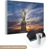 MuchoWow® Glasschilderij 180x120 cm - Schilderij acrylglas - Het Vrijheidsbeeld in de Verenigde Staten bij New York Bay - Foto op glas - Schilderijen