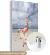 MuchoWow® Glasschilderij 40x60 cm - Schilderij acrylglas - Twee trotse flamingo's lopen over het strand - Foto op glas - Schilderijen