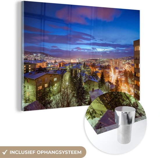 MuchoWow® Glasschilderij 180x120 cm - Schilderij acrylglas - Donkerblauwe lucht boven skyline Sarajevo in Bosnië en Herzegovina - Foto op glas - Schilderijen