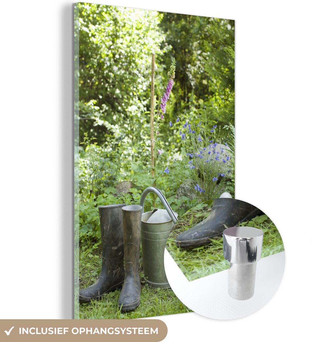 ® Glasschilderij 120x180 cm - Schilderij acrylglas - Gieter - Tuin - Laarzen - Foto op gla