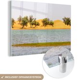 MuchoWow® Glasschilderij 150x100 cm - Schilderij acrylglas - Oase in de Tengger-woestijn - Foto op glas - Schilderijen