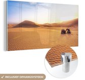 MuchoWow® Glasschilderij 40x20 cm - Schilderij acrylglas - Kameel - Woestijn - Zand - Foto op glas - Schilderijen