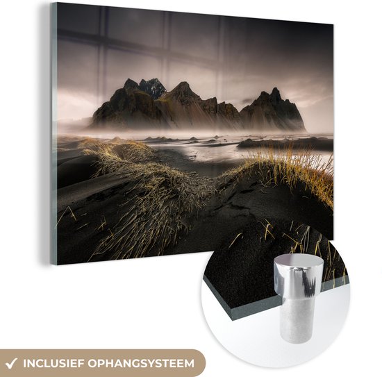 MuchoWow® Glasschilderij 120x80 cm - Schilderij acrylglas - Noors berggebied en fjorden - Foto op glas - Schilderijen
