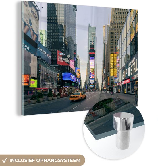 MuchoWow® Glasschilderij 40x30 cm - Schilderij acrylglas - Gele taxi op Times Square - Foto op glas - Schilderijen