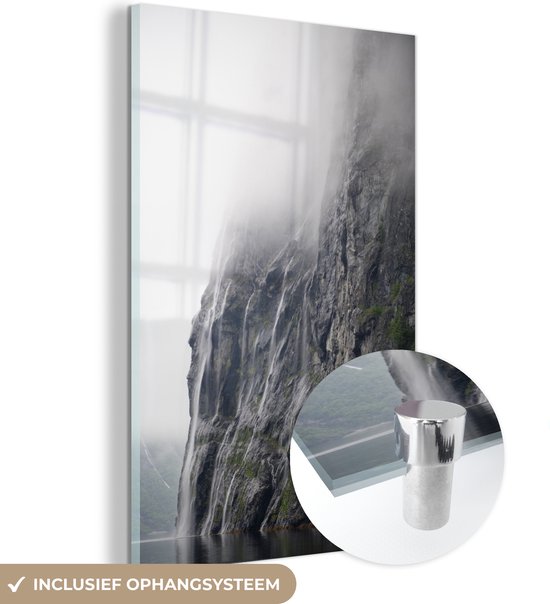 Mistige waterval in het Noorse Geirangerfjord Plexiglas 40x60 cm - Foto print op Glas (Plexiglas wanddecoratie)