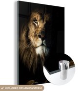 Glasschilderij leeuw - Dieren - Portret - Zwart - Glazen decoratie - Glasplaat - Woonkamer decoratie - Muurdecoratie glas - 60x80 cm - Foto op glas - Schilderij glas - Glasschilderijen