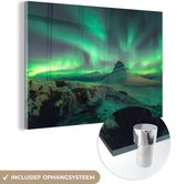 MuchoWow® Glasschilderij 60x40 cm - Schilderij acrylglas - Noorderlicht - Berg - Noorwegen - Foto op glas - Schilderijen