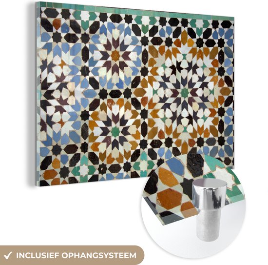 MuchoWow® Glasschilderij 120x80 cm - Schilderij acrylglas - Een veelkleurige tegel in Marokko - Foto op glas - Schilderijen