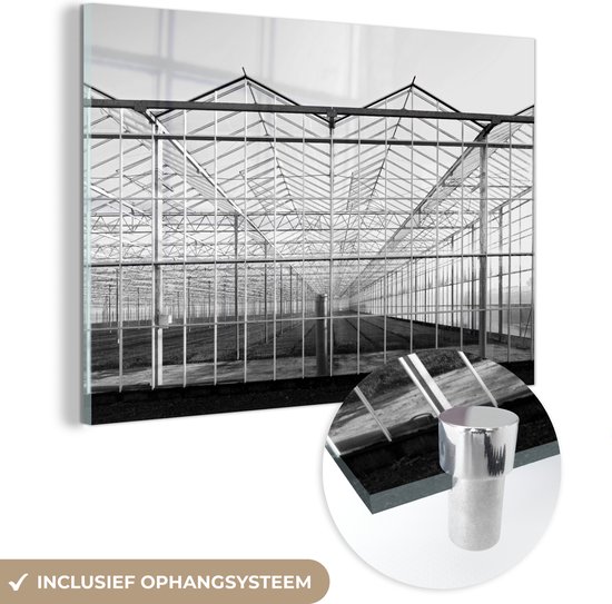MuchoWow® Glasschilderij 90x60 cm - Schilderij glas - Serre in het Westland gebied in Nederland - zwart wit - Foto op acrylglas - Schilderijen