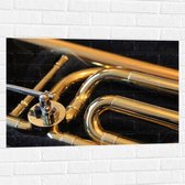 Muursticker - Gouden Details van Blaasinstrument - 90x60 cm Foto op Muursticker