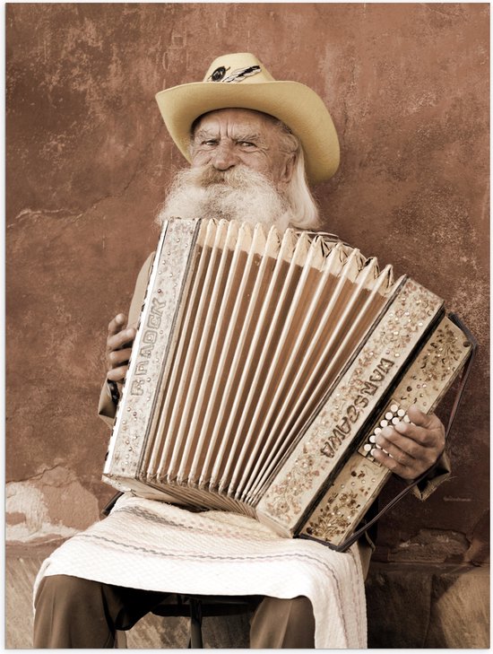 Poster Glanzend – Oude Man met Baard Spelend op Accordeon - 60x80 cm Foto op Posterpapier met Glanzende Afwerking