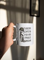 Rick & Rich Mok - Mok Their Lives Your Freedom - Mok Army - Mok met opdruk - Grappige Mok - Witte koffie mok bedrukt - Witte thee mok - Mug quote - Mok met quote - Cadeau voor man - Cadeau voor vrouw