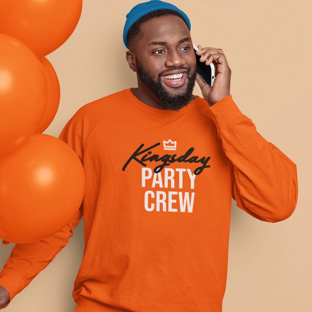 oranje sweater met party crew tekst