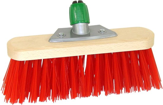 Bezemkop met houten onderkant, groene aansluiting en rode kunststof borstelharen.