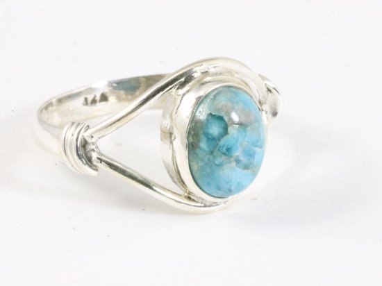 Opengewerkte zilveren ring met blauwe apatiet - maat 18.5