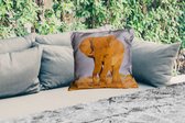 Buitenkussen Weerbestendig - Afrikaanse olifant in het zand - 50x50 cm