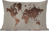 Buitenkussens - Tuin - Wereldkaart van ruw hout op een rozige achtergrond - 60x40 cm