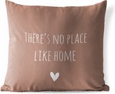 Sierkussen Buiten - Engelse quote "There is no place like home" met een hartje tegen een bruine achtergrond - 60x60 cm - Weerbestendig