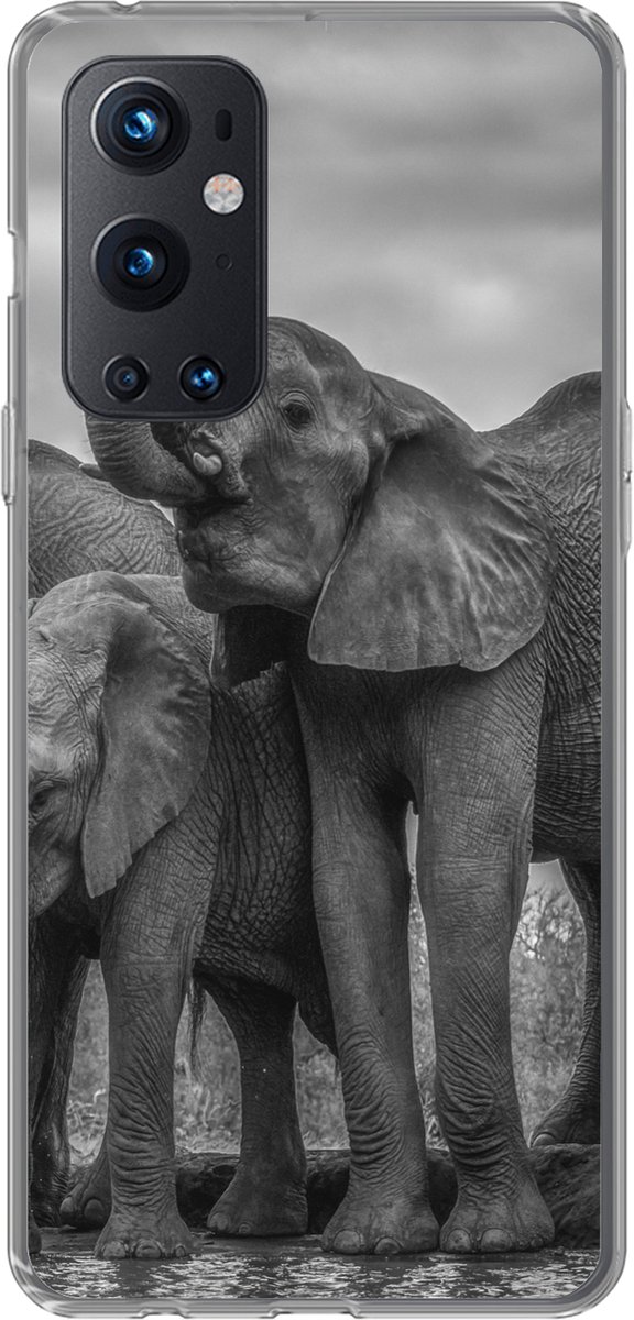 Telefoonhoesje Geschikt voor OnePlus 9 Pro hoesje - Olifant - Dieren - Water - Zwart wit - Siliconen Telefoonhoesje Telefoonhoesje