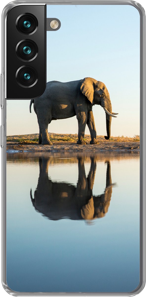 Telefoonhoesje Geschikt voor Samsung Galaxy S22 hoesje - Olifant - Water - Bomen - Dieren - Natuur - Siliconen Telefoonhoesje Telefoonhoesje