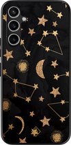 Casimoda® hoesje - Geschikt voor Samsung Galaxy A54 - Counting The Stars - Zwart TPU Backcover - Sterren - Goudkleurig