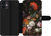 Bookcase Geschikt voor iPhone 12 Mini telefoonhoesje - Stilleven met bloemen en een horloge - Schilderij van Abraham Mignon - Met vakjes - Wallet case met magneetsluiting