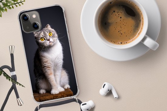 Telefoonhoesje Geschikt voor iPhone 13 - Kat - Ogen - Licht - Siliconen - Crossbody - Backcover met Koord - Telefoonhoesje met koord - Hoesje met touw Telefoonhoesje