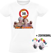 Hoera 38 jaar! Het is feest Heren T-shirt + Happy birthday bril - verjaardag - jarig - 38e verjaardag - oma - wijn - grappig