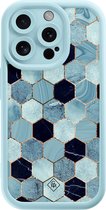 Casimoda® hoesje - Geschikt voor iPhone 13 Pro - Blue Cubes - Effen telefoonhoesje met lensbescherming - TPU - Backcover - Blauw