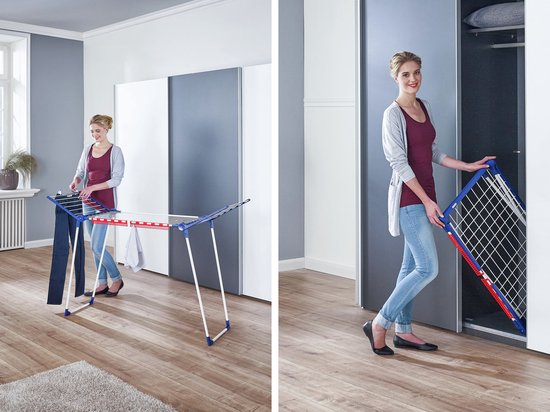 Collage: vrouw droogt kleding op een rek in een slaapkamer en vouwt het rek op bij een kast.