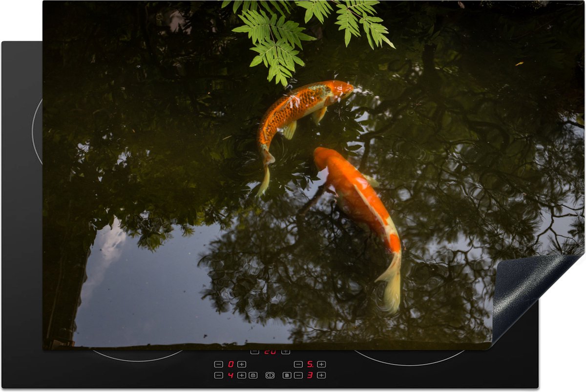 KitchenYeah® Inductie beschermer 81.6x52.7 cm - Twee koi karpers om een vijver - Kookplaataccessoires - Afdekplaat voor kookplaat - Inductiebeschermer - Inductiemat - Inductieplaat mat