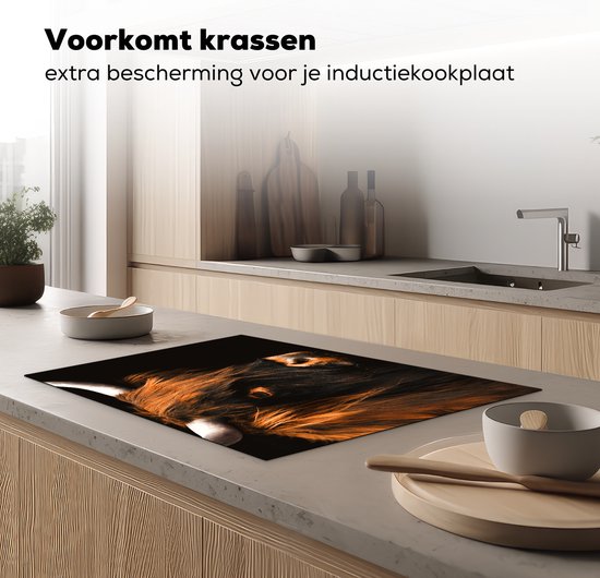 KitchenYeah® Inductie beschermer 76x51.5 cm - Schotse hooglander - Zwart - Vacht - Kookplaataccessoires - Afdekplaat voor kookplaat - Inductiebeschermer - Inductiemat - Inductieplaat mat