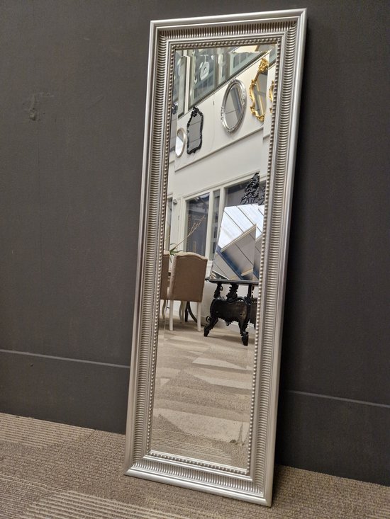 Smalle Spiegel zilver - Spiegel Cesarino Buitenmaat 45x136 cm horizontaal of verticaal ophangen - Wandspiegel boven dressoir of bank in woonkamer - Passpiegel in hal, gang of kleedkamer - Facetrand - Made in Italy - Houten lijst - Bladzilver