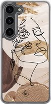 Casimoda® hoesje - Geschikt voor Samsung Galaxy S23 Plus - Abstract Gezicht Bruin - 2-in-1 case - Schokbestendig - Geometrisch patroon - Verhoogde randen - Bruin/beige, Transparant