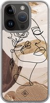 Casimoda® hoesje - Geschikt voor iPhone 13 Pro - Abstract Gezicht Bruin - 2-in-1 case - Schokbestendig - Geometrisch patroon - Verhoogde randen - Bruin/beige, Transparant