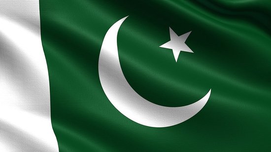 New Age Devi - Originele Pakistaanse Vlag - Sterke Kwaliteit - 90x150cm - Incl. Bevestigingsringen - Pakistan Flag - Originele Kleuren