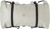Lichtgroene bikepacking stuurtas met zwarte gespen en textielprint.