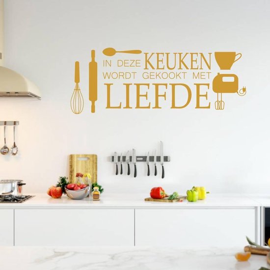 Muursticker In Deze Keuken Wordt Gekookt Met Liefde - Goud - 80 x 30 cm - keuken alle
