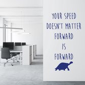 Muursticker Your Speed Doesn’t Matter Forward Is Forward - Donkerblauw - 58 x 100 cm - engelse teksten woonkamer bedrijven